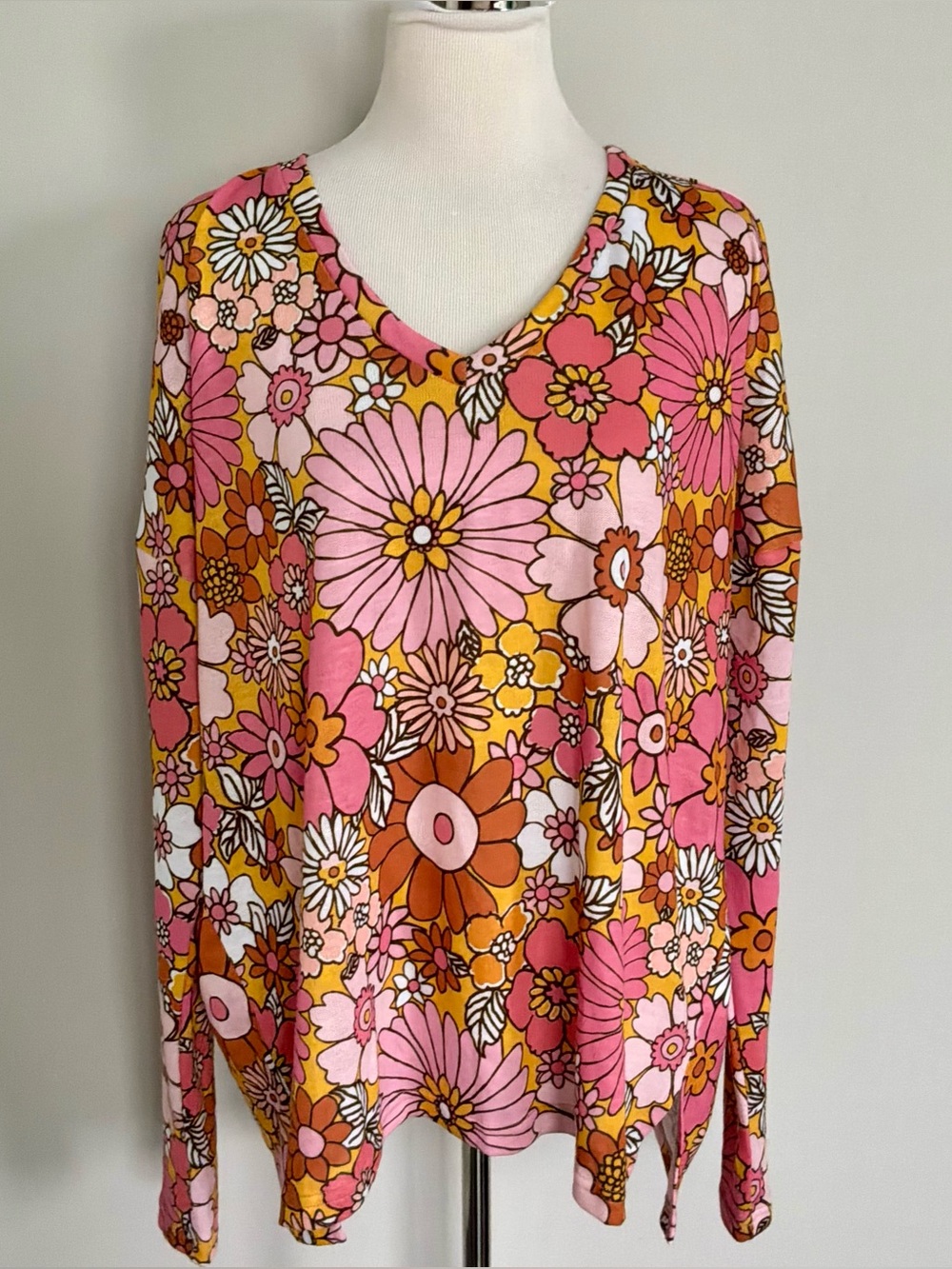 Smith&Quinn Medium Colorful V-Neck Floral Oversized Top 60’s Groovy Flower Power